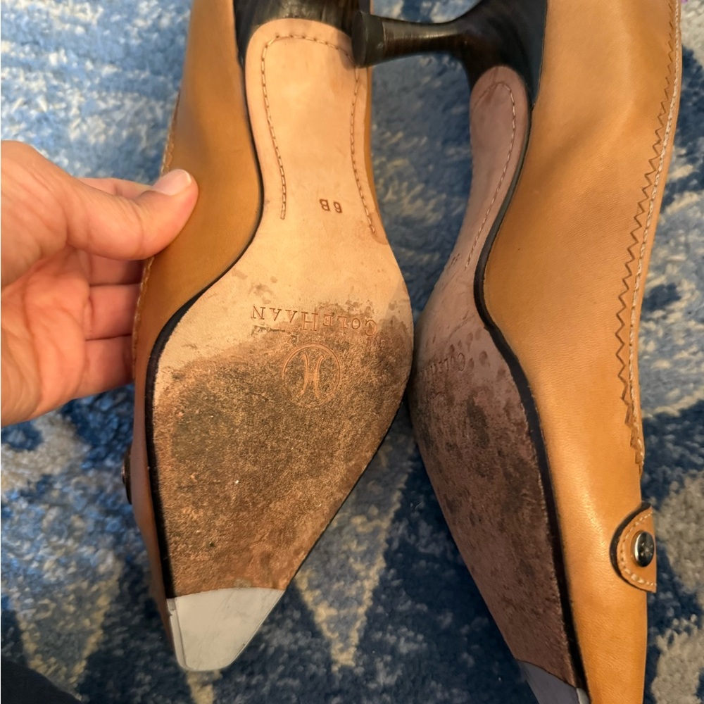 Cole haan size 6 kitten heels - Picture 3 of 3